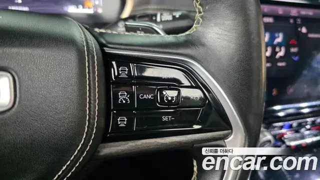 Jeep Grand Cherokee 2021 — ფოტო 18/38