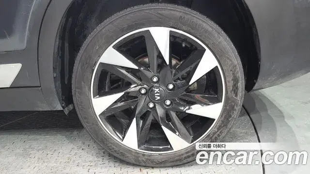 Kia Seltos 2021 — Şəkil 27/31