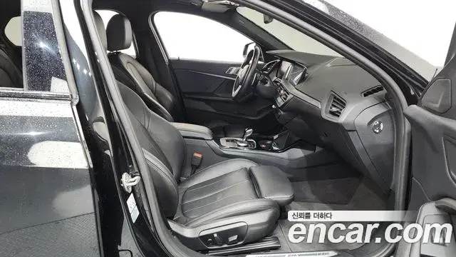 BMW 1 Series 2022 — Photo 2/20