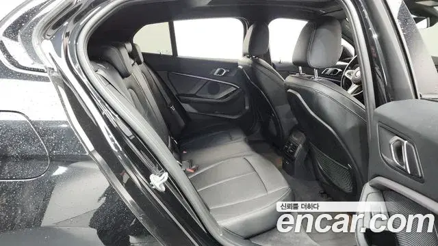 BMW 1 Series 2022 — Photo 18/20