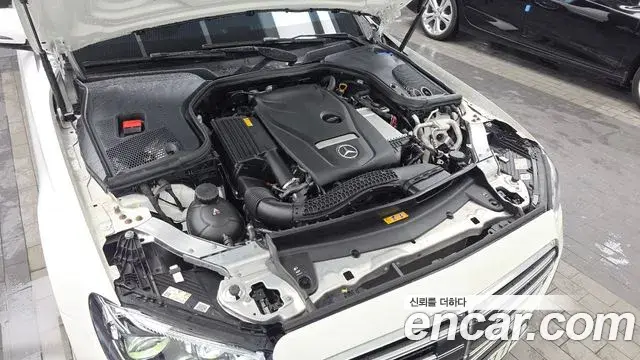 Mercedes-Benz E-Class 2023 — ფოტო 19/20