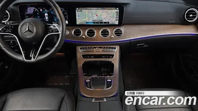 Mercedes-Benz E-Class 2023 — ფოტო 9/20