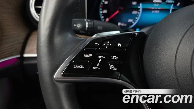 Mercedes-Benz E-Class 2023 — ფოტო 7/20