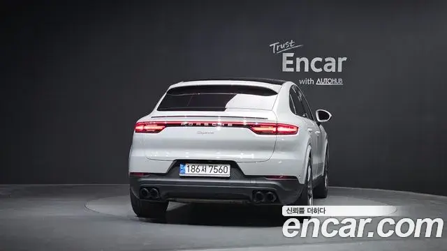 Porsche Cayenne 2023 — ფოტო 13/20