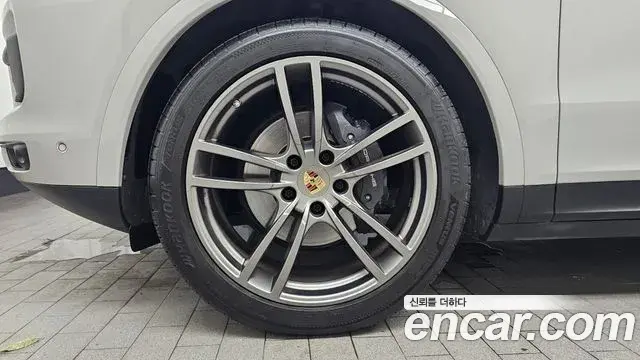Porsche Cayenne 2023 — ფოტო 20/20