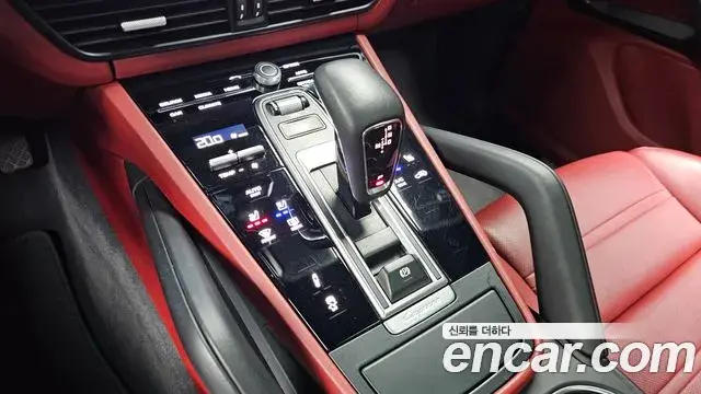 Porsche Cayenne 2023 — ფოტო 7/20