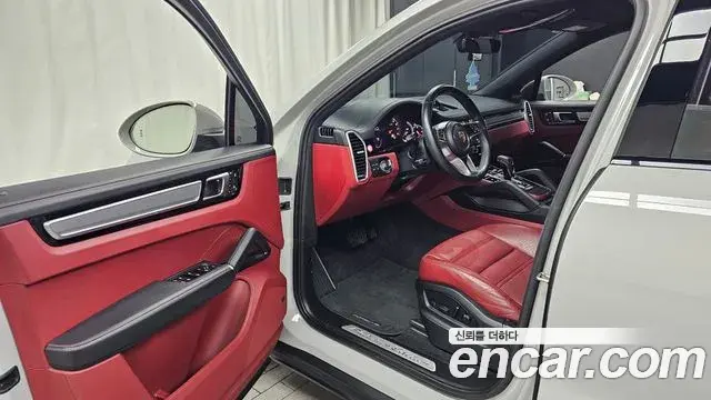 Porsche Cayenne 2023 — ფოტო 9/20
