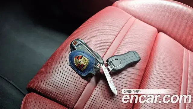 Porsche Cayenne 2023 — ფოტო 4/20
