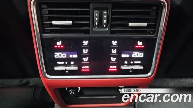 Porsche Cayenne 2023 — ფოტო 18/20