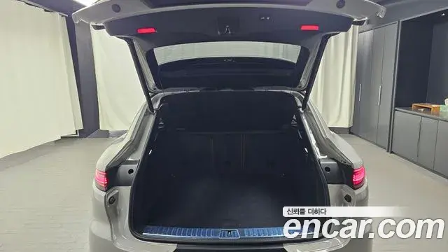 Porsche Cayenne 2023 — ფოტო 14/20