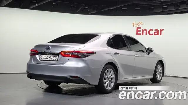 Toyota Camry 2022 — Şəkil 13/20