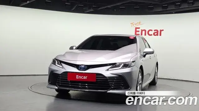 Toyota Camry 2022 — Şəkil 9/20