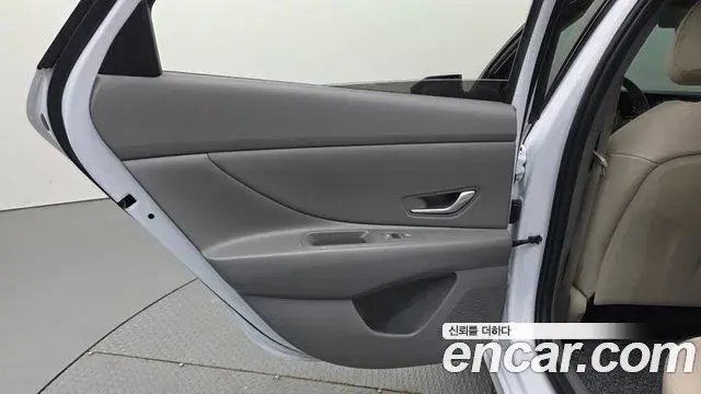 Hyundai The New Avante Hybrid 2023 — Photo 30/31