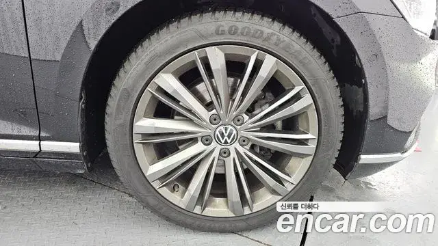 Volkswagen Passat GT 2021 — ფოტო 13/31