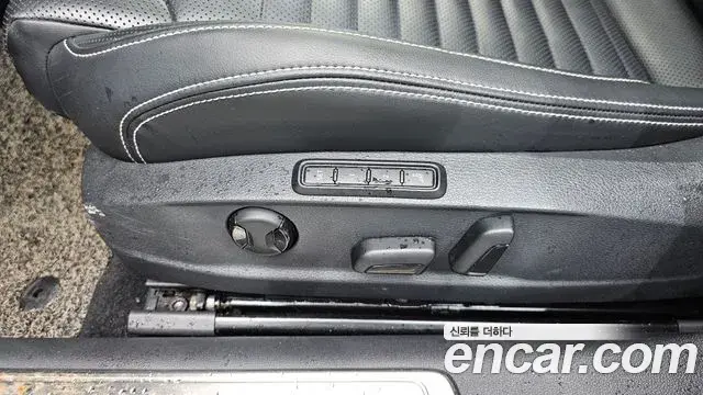 Volkswagen Passat GT 2021 — ფოტო 22/31