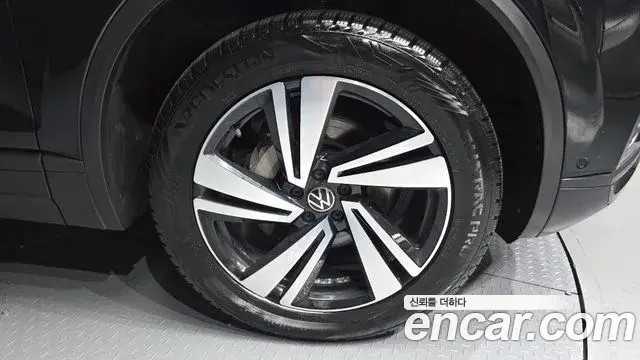Volkswagen Touareg 2023 — Şəkil 22/30