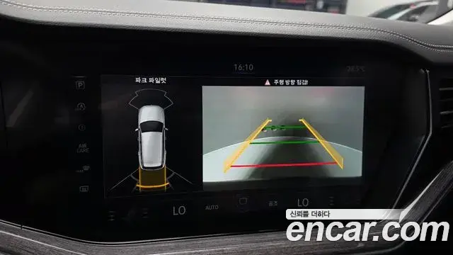 Volkswagen Touareg 2023 — Şəkil 25/30
