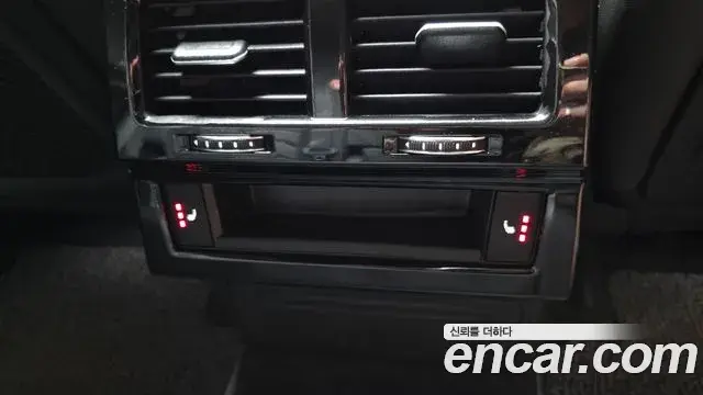 Volkswagen Touareg 2023 — Şəkil 14/30
