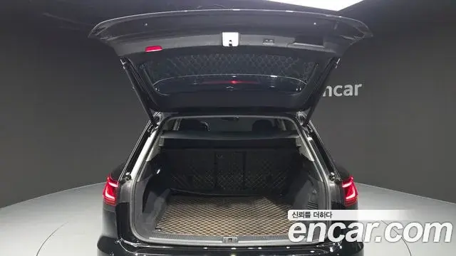 Volkswagen Touareg 2023 — Şəkil 29/30