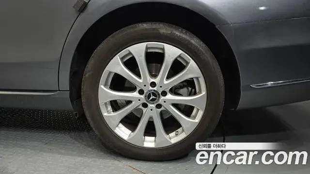 Mercedes-Benz E-Class 2018 — Şəkil 15/30