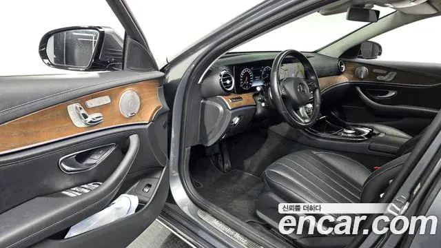 Mercedes-Benz E-Class 2018 — Şəkil 9/30
