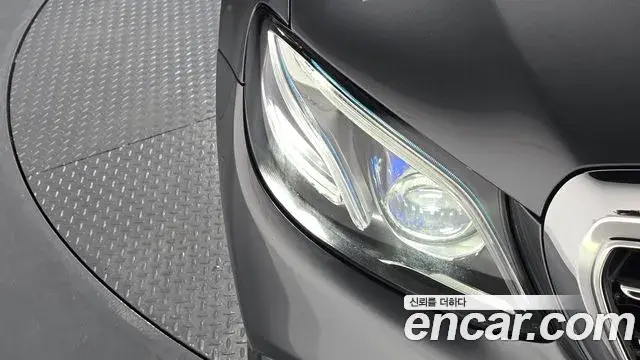 Mercedes-Benz E-Class 2018 — Şəkil 11/30