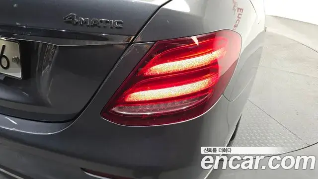 Mercedes-Benz E-Class 2018 — Şəkil 18/30