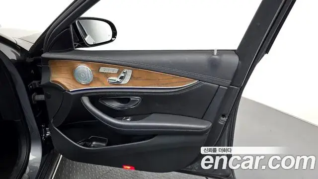 Mercedes-Benz E-Class 2018 — Şəkil 13/30