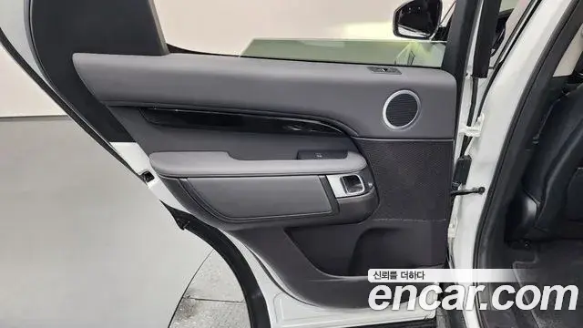 Land Rover Discovery 5 2019 — ფოტო 1/37