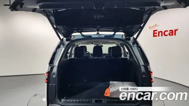Land Rover Discovery 5 2019 — ფოტო 36/37