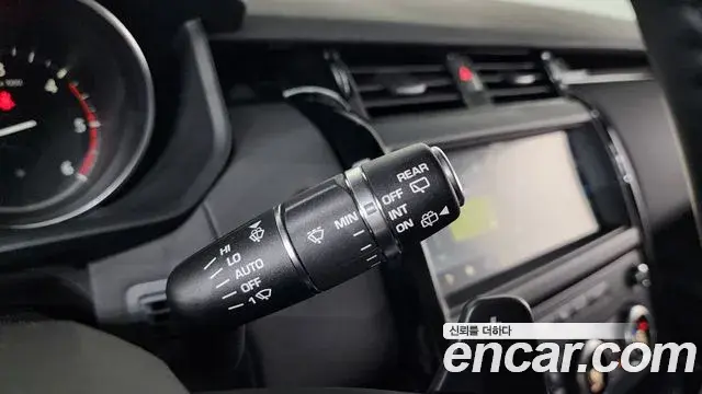 Land Rover Discovery 5 2019 — ფოტო 15/37