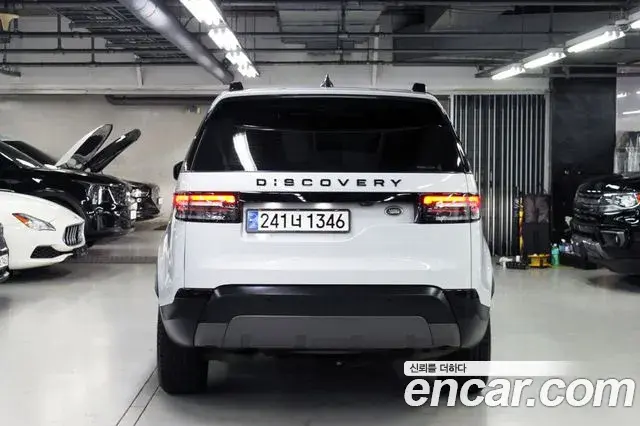 Land Rover Discovery 5 2018 — Фото 4/20