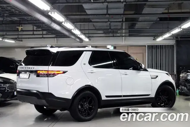 Land Rover Discovery 5 2018 — Фото 5/20