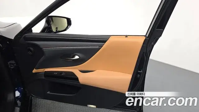 Lexus ES300h 2023 — Şəkil 8/33