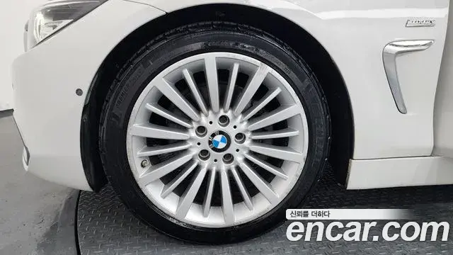 BMW 4 Series 2018 — ფოტო 13/37