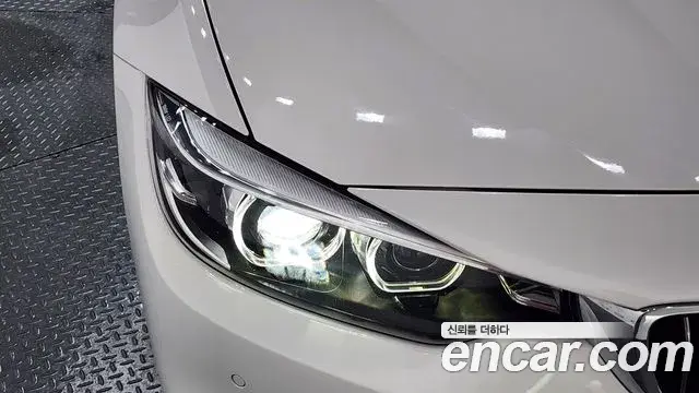 BMW 4 Series 2018 — ფოტო 28/37
