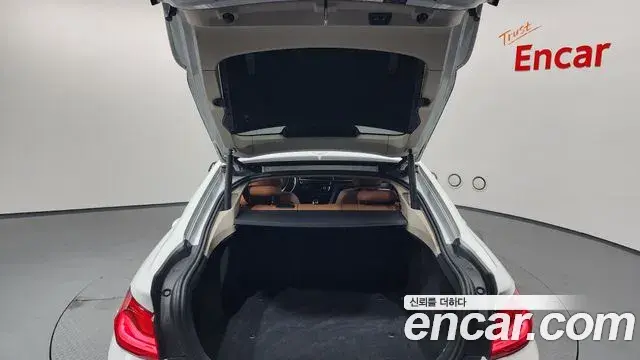 BMW 4 Series 2018 — ფოტო 32/37