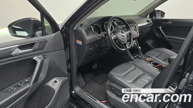 Volkswagen Tiguan 2019 — Фото 10/20