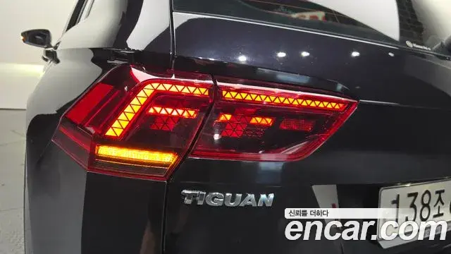Volkswagen Tiguan 2019 — Şəkil 12/34