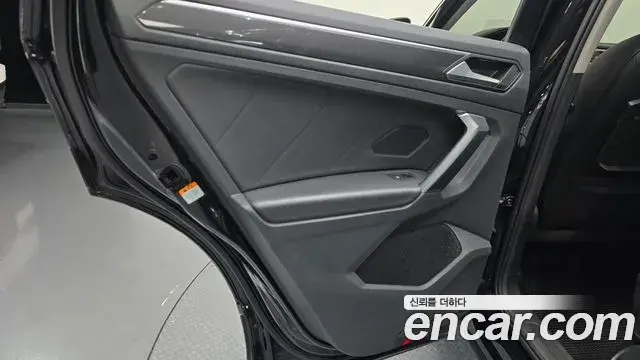 Volkswagen Tiguan 2019 — Şəkil 33/34