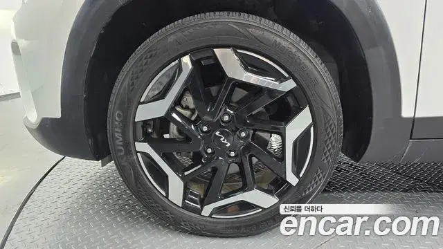 Kia Seltos 2023 — Şəkil 18/20