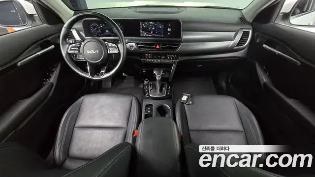 Kia Seltos 2023 — Şəkil 8/20