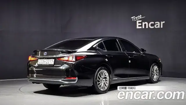 Lexus ES300h 2021 — Şəkil 11/20