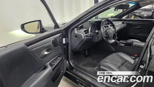 Lexus ES300h 2021 — Şəkil 15/20