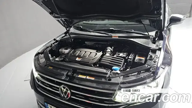 Volkswagen Tiguan 2021 — Şəkil 31/32