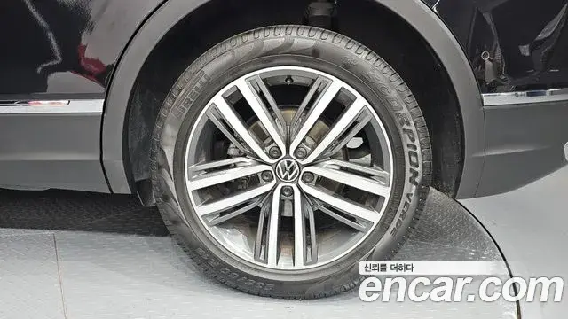 Volkswagen Tiguan 2021 — Şəkil 12/32