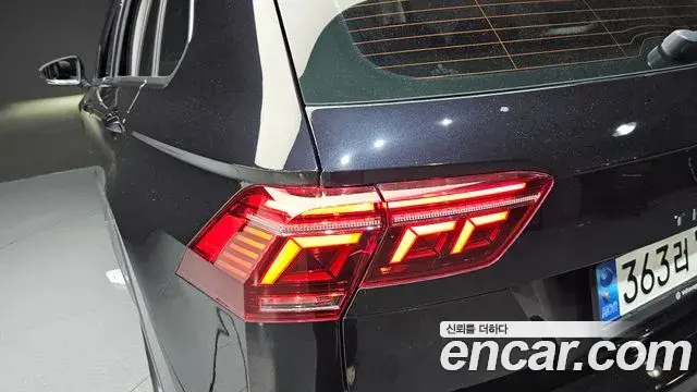 Volkswagen Tiguan 2021 — Şəkil 27/32