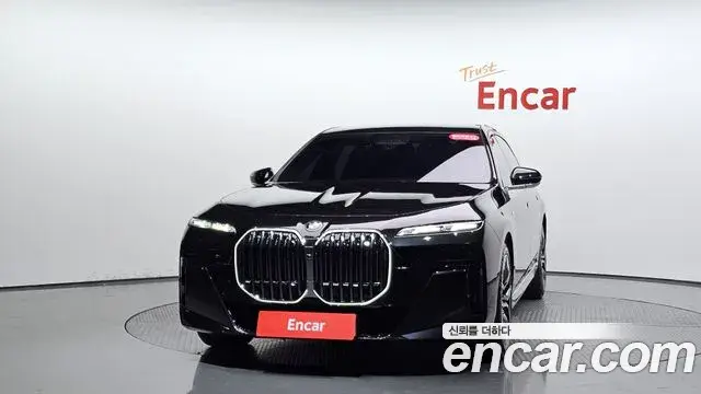 BMW 7 Series 2022 — ფოტო 22/34