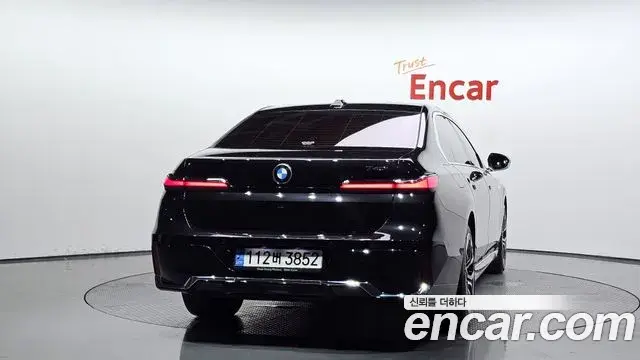 BMW 7 Series 2022 — ფოტო 32/34