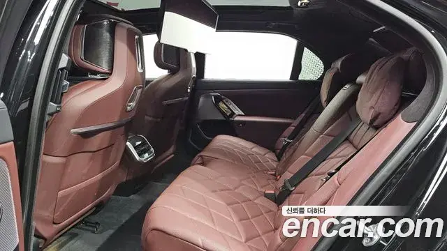 BMW 7 Series 2022 — ფოტო 8/34